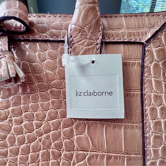 Liz Claiborne Great Expectations Buff Beige Faux Leather Small Saddle Purse NWT - Picture 3 of 9